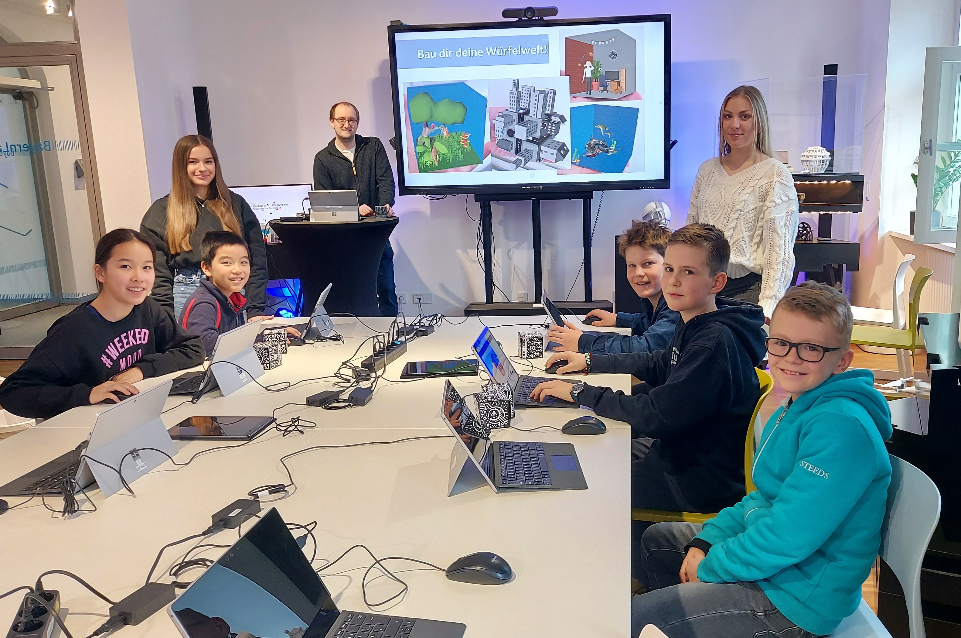 VR Workshop im BayernLab Nabburg mit Betreuerinnen Eva Eisenhut und Antonia Dietlmeier